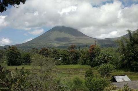  GUNUNG LOKON: Tiga Kali Meletus Sejak Pagi